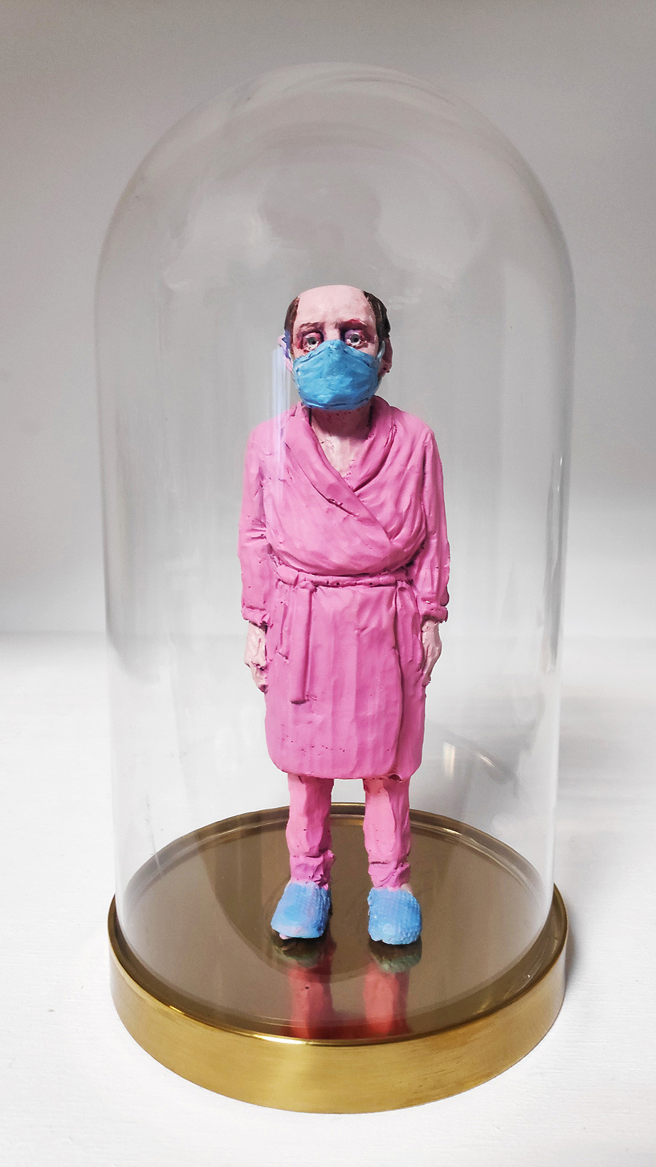 ISAAC CORDAL. «Homie». Escultura (resina de poliuretano y acrílico) + Mámpara Vidrio. 20 x 7 x 4,5 cm